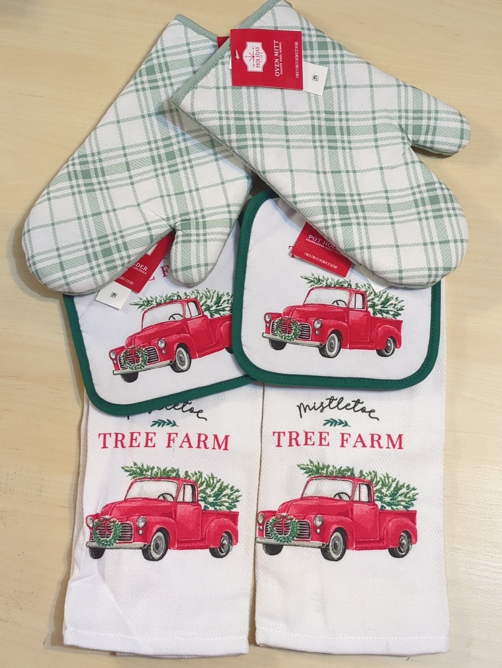 Holiday Time Mint Green and White Plaid Oven Mitts, Pot Holders & Towels